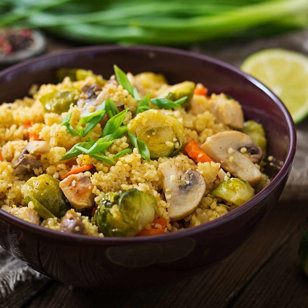 Couscous-con-pechuga-de-pollo-coles-de-bruselas-champiñones-y-zanahoria-IND-recetas